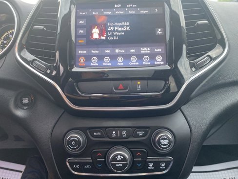 Used 2022 Jeep Cherokee Limited w/ Mopar Interior Package image 26