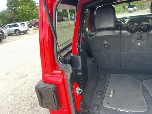 Used 2018 Jeep Wrangler Unlimited Sahara image 31