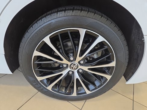 Used 2020 Toyota Camry SE image 10