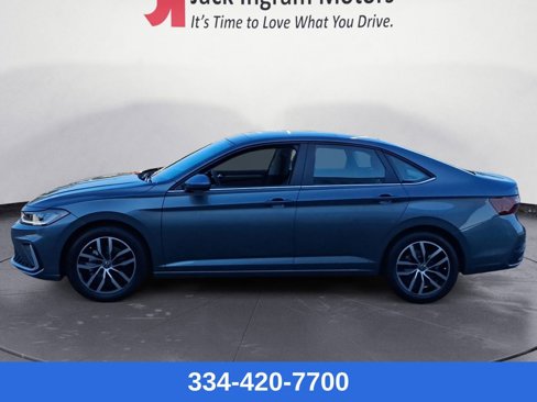 New 2025 Volkswagen Jetta SE image 2