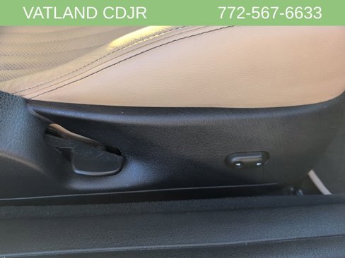 Used 2004 Ford Thunderbird image 29