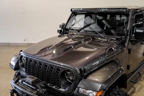 Used 2025 Jeep Gladiator Sport image 4