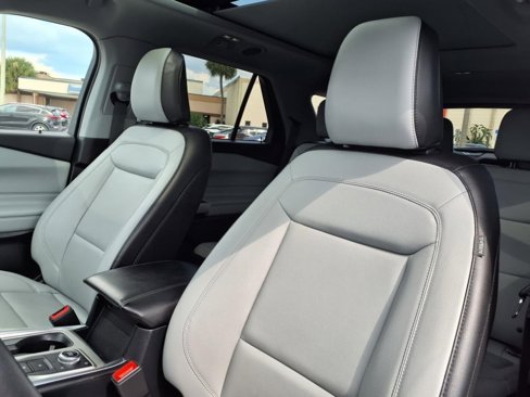 Used 2021 Ford Explorer XLT w/ XLT Sport Appearance Package image 12