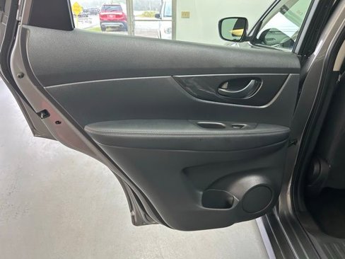 Used 2019 Nissan Rogue S image 24