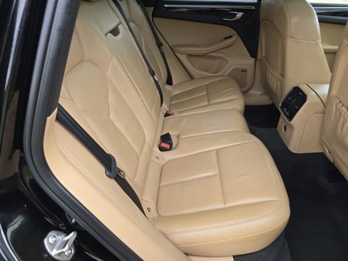 Used 2018 Porsche Macan image 30