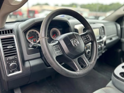 Used 2016 RAM 1500 Classic SLT image 12