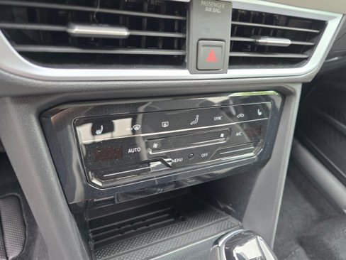 New 2025 Volkswagen Taos SE image 37