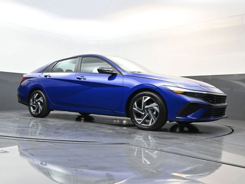 Certified 2025 Hyundai Elantra Sport image 21