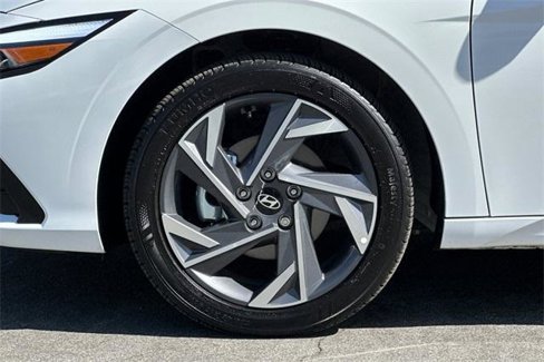 Certified 2025 Hyundai Elantra Sport image 26