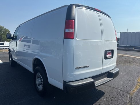 Used 2017 Chevrolet Express 2500 image 3