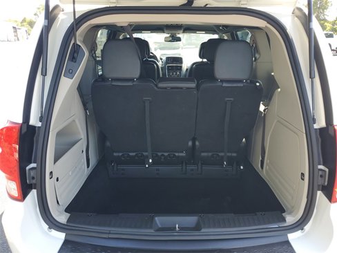 Used 2019 Dodge Grand Caravan SXT image 8