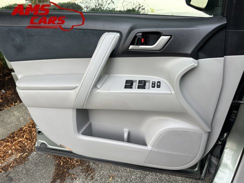 Used 2013 Toyota Highlander Plus image 33
