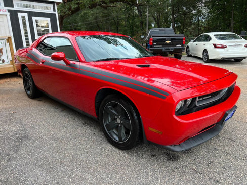 Used 2014 Dodge Challenger SXT image 3