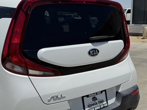 Used 2020 Kia Soul LX image 12