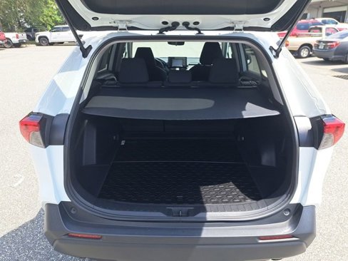 Used 2021 Toyota RAV4 LE image 12