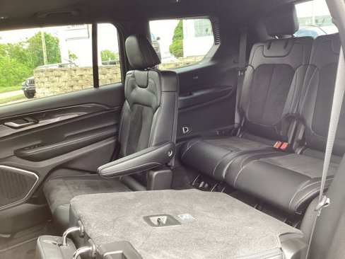 Used 2022 Jeep Grand Cherokee L Laredo image 24