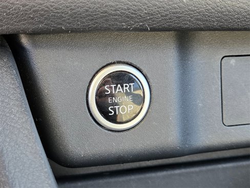Used 2023 Nissan Rogue SV image 29