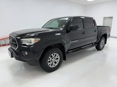 Used 2017 Toyota Tacoma SR5 image 5