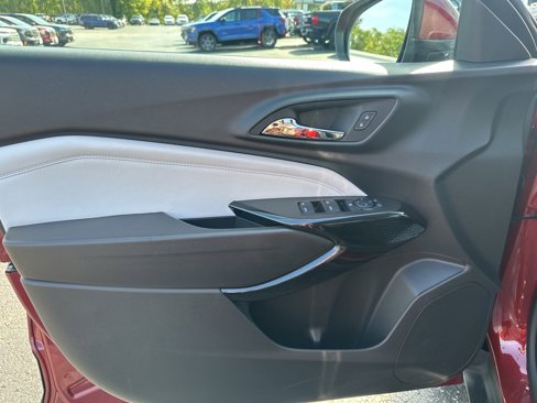Used 2025 Chevrolet Trax LT w/ Driver Confidence Package image 13