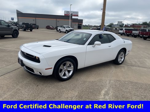 Used 2023 Dodge Challenger SXT image 1
