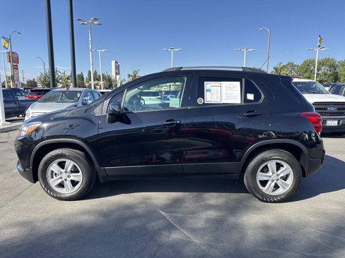 Used 2022 Chevrolet Trax LT w/ LT Convenience Package image 8