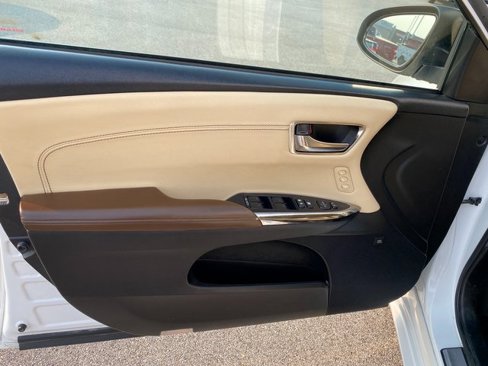 Used 2016 Toyota Avalon Limited image 17