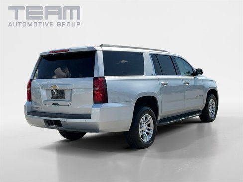 Used 2018 Chevrolet Suburban LT image 7