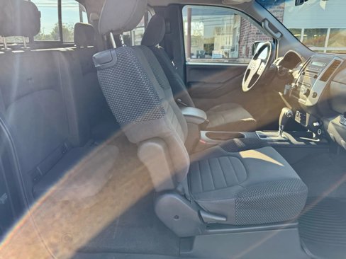Used 2012 Nissan Frontier SV w/ Sport Appearance Pkg image 26