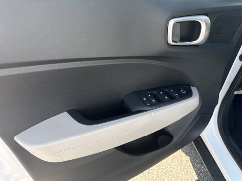 New 2025 Hyundai Venue SEL image 7