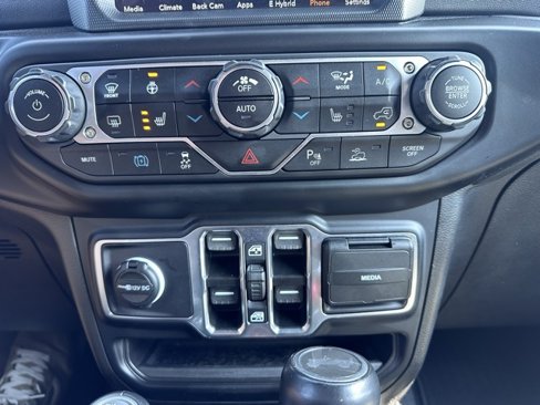 Used 2022 Jeep Wrangler Unlimited Sahara w/ Cold Weather Group image 27