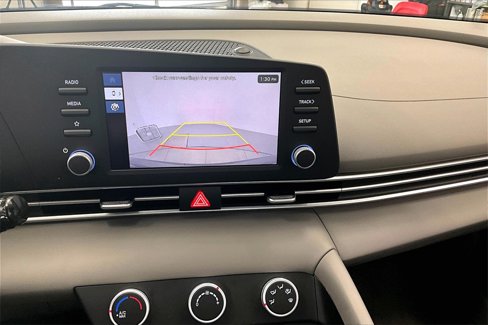 Certified 2025 Hyundai Elantra SE image 22
