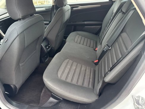 Used 2019 Ford Fusion SE image 19