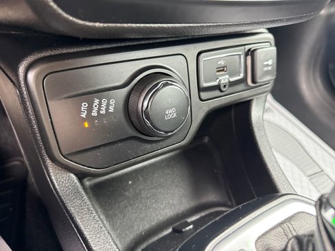 Used 2018 Jeep Renegade Sport w/ Power & Air Group image 34