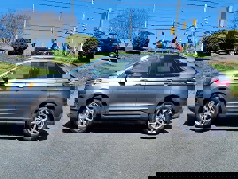 Used 2023 Ford Edge SEL image 3