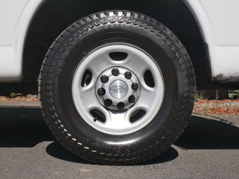 Used 2018 Chevrolet Express 2500 image 12