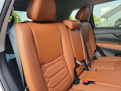 Used 2019 Nissan Rogue SL w/ Premium Package image 14