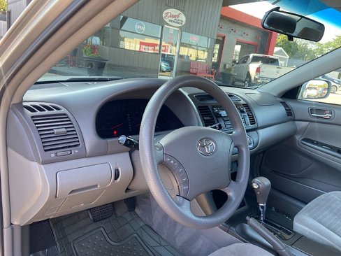 Used 2005 Toyota Camry LE image 9