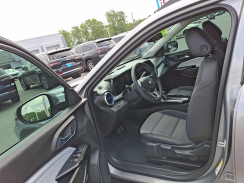 Certified 2024 Chevrolet Trax LT w/ Driver Confidence Package image 12