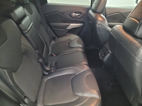 Used 2018 Jeep Cherokee Latitude Plus w/ Cold Weather Group image 19