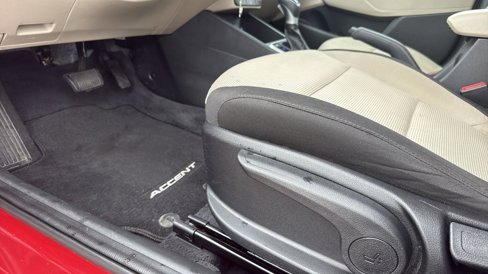 Used 2022 Hyundai Accent SEL image 11