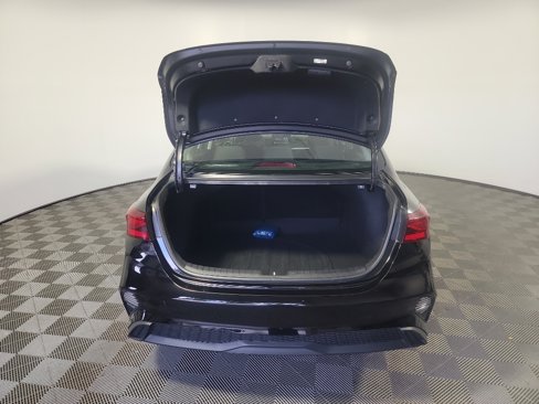 Certified 2022 Kia Forte LXS w/ LXS Technology Package image 8