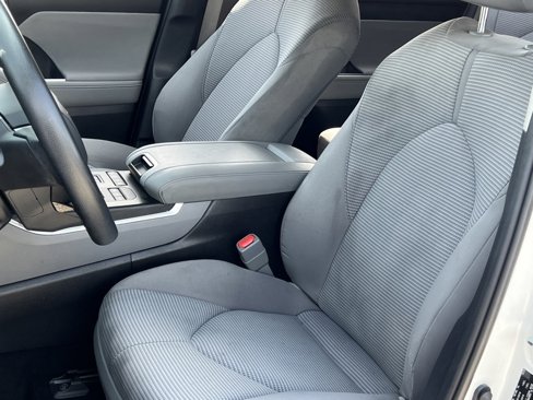 Used 2021 Toyota Highlander L image 12