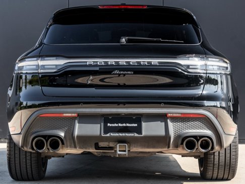 Certified 2023 Porsche Macan image 10