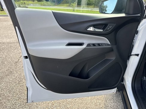 Used 2022 Chevrolet Equinox LS w/ LS Convenience Package image 13