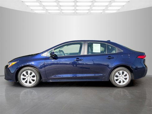 Used 2023 Toyota Corolla LE image 3