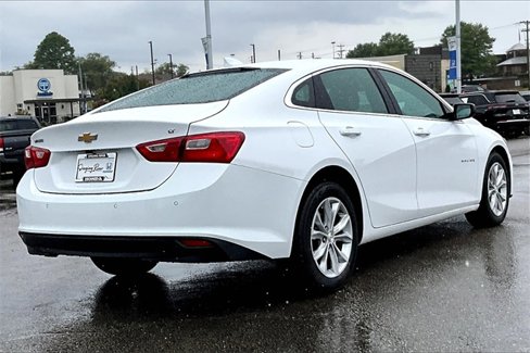 Used 2025 Chevrolet Malibu LT image 2