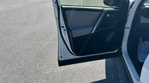 Used 2018 Toyota RAV4 XLE image 11