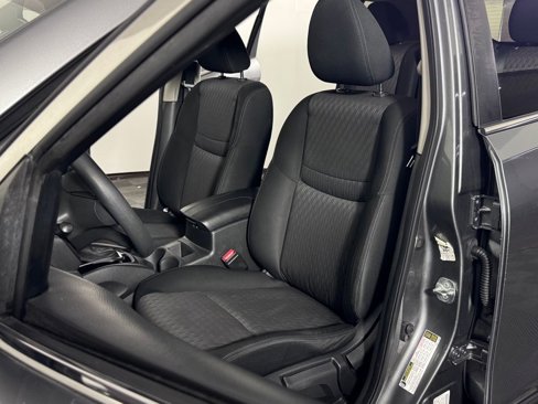 Used 2020 Nissan Rogue S image 18