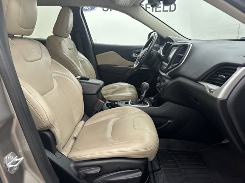 Used 2016 Jeep Cherokee Limited image 8
