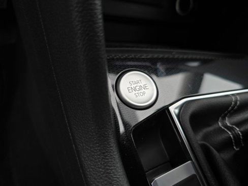 New 2025 Volkswagen Taos SE image 32